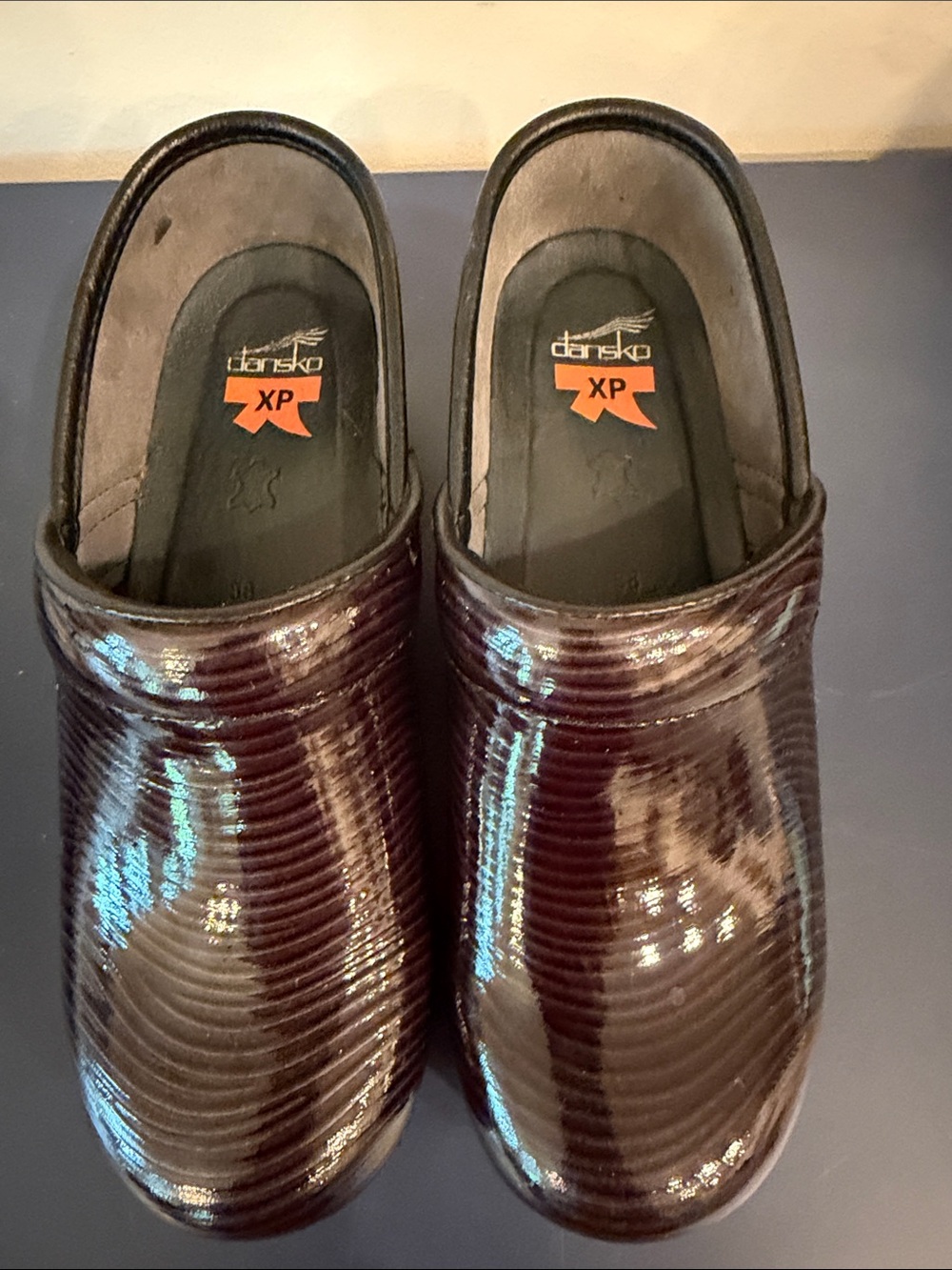 Dansko Pro XP Slip Resistant Clog Swirl Patent Leather Size 38